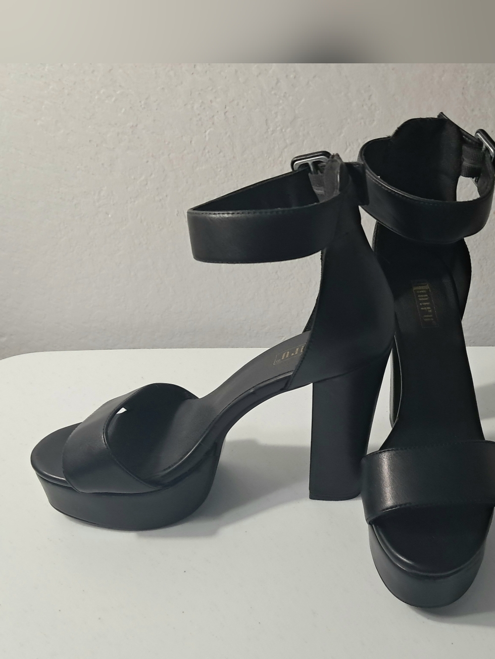 Chunky Black Platform Sandals Ankle-Strap Buckle 5" High Heels Size 8.5